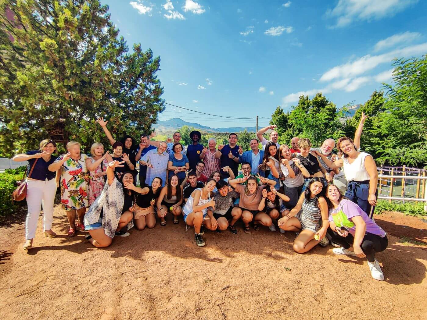 Lee más sobre el artículo Quince jóvenes y dieciocho personas mayores participan en Herce en un campo de voluntariado intergeneracional organizado por el Gobierno de La Rioja