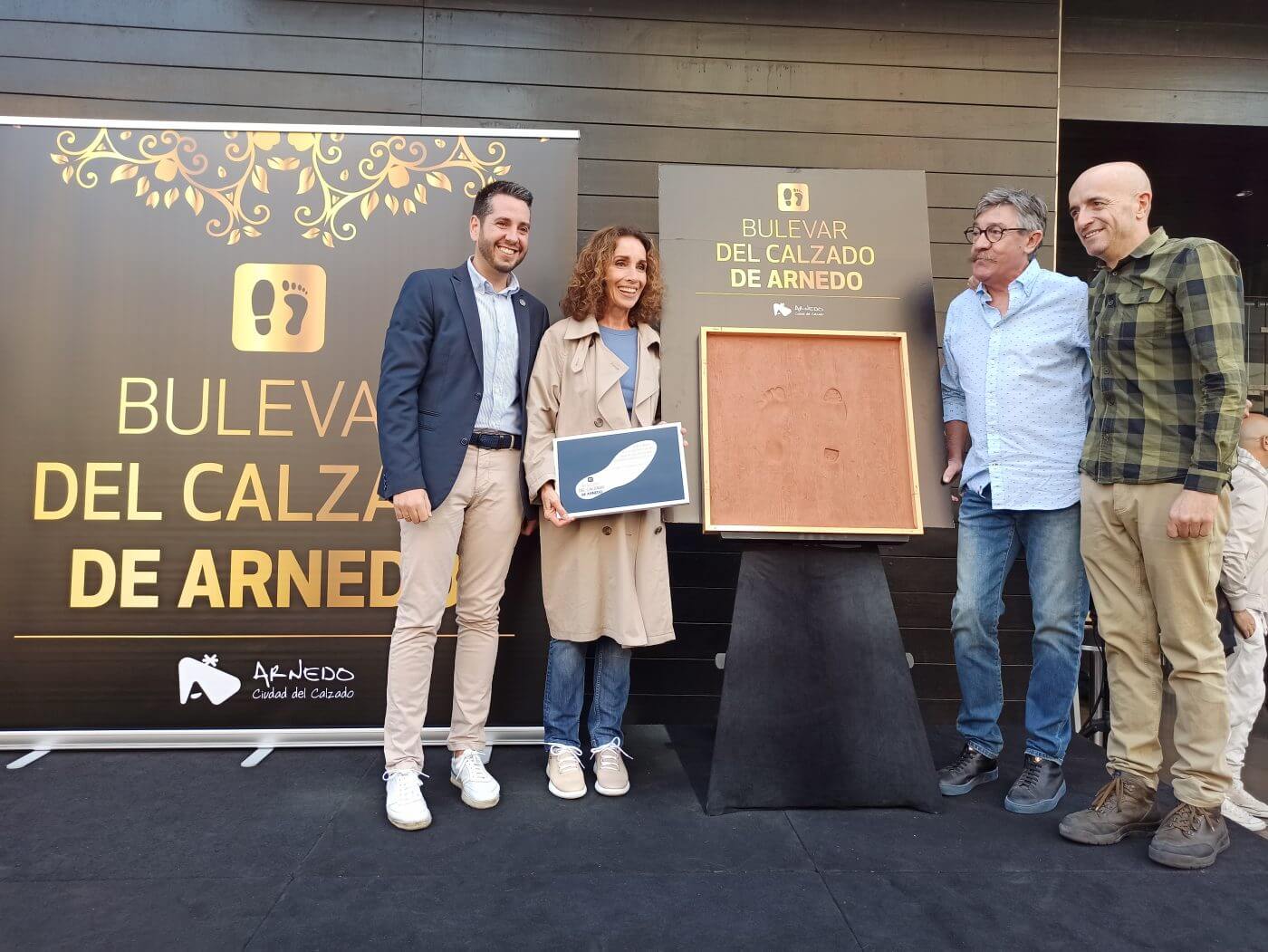 Lee más sobre el artículo La actriz y cantante Ana Belén deja su huella en el Bulevar del Calzado de Arnedo y recibirá esta tarde el premio ‘Rafael Azcona’ del festival de cine ‘Octubre Corto’
