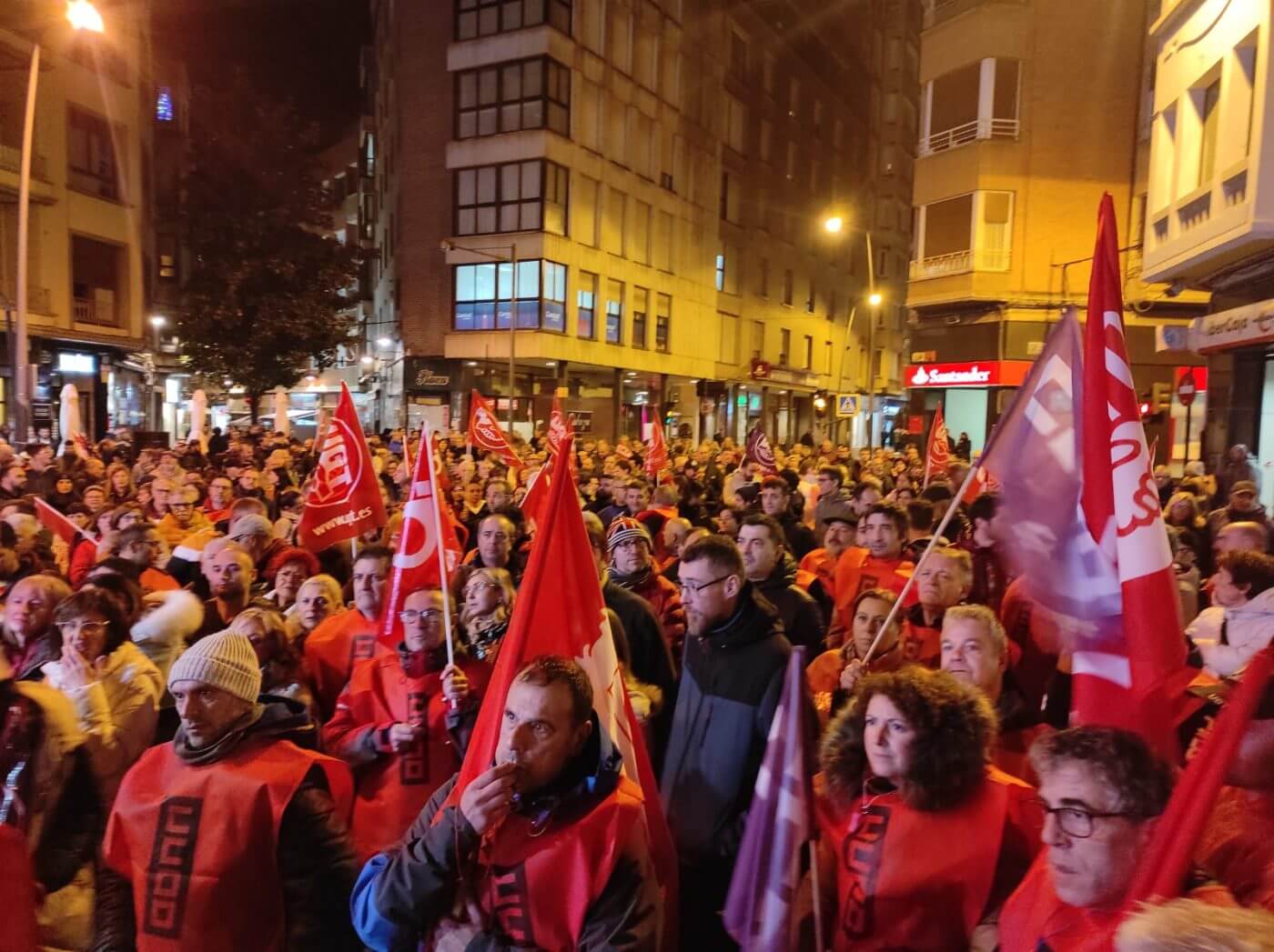 Lee más sobre el artículo CCOO y UGT se reúnen este martes 29 de noviembre con AICCOR para intentar «acercar posturas» antes de la huelga general del sector del Calzado del 1 de diciembre