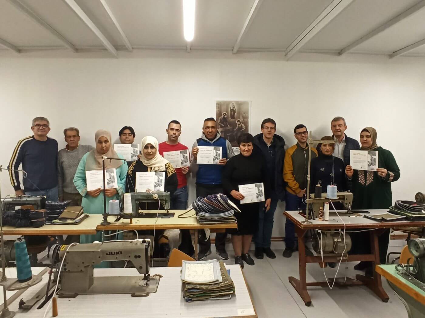 Lee más sobre el artículo Cáritas entrega los diplomas del último curso de guarnecido del año y organiza otro para enero que incluirá formación complementaria