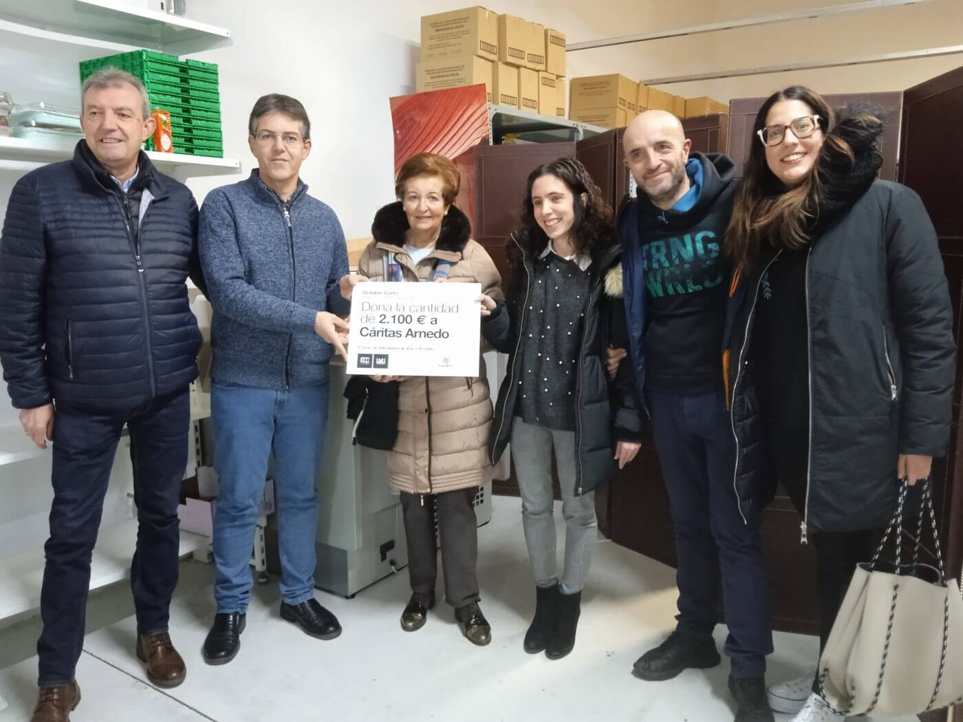 Lee más sobre el artículo La exposición de fotos de carné de Paco Portillo recauda 2.100 euros para Cáritas Parroquial de Arnedo