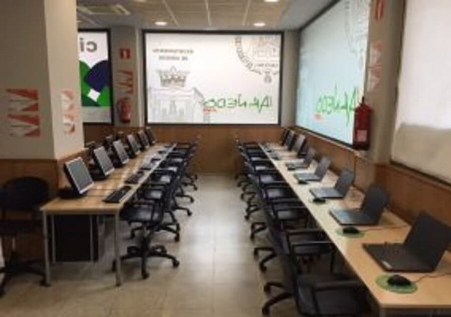 Lee más sobre el artículo Zapata presenta la oferta formativa de las cibertecas municipales para enero, febrero y marzo de 2023