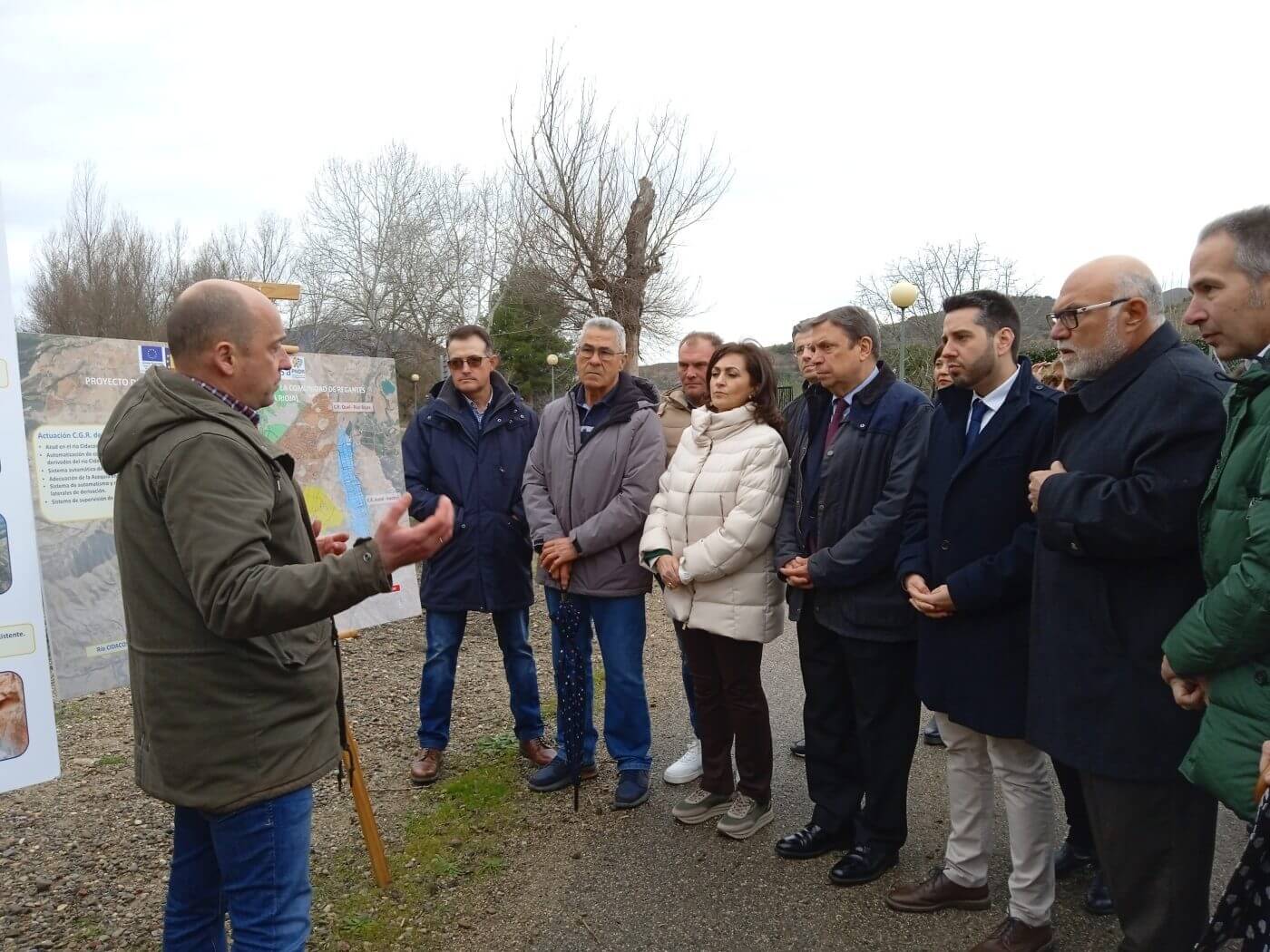 Lee más sobre el artículo El ministro Luis Planas recalca en Arnedo la importancia de las obras de mejora del regadío en la acequia Mabad