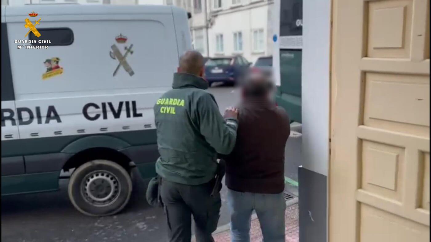 Lee más sobre el artículo La Guardia Civil detiene a una ‘mula bancaria’ que trabajaba para un grupo criminal, tras la denuncia de una empresa de Arnedo