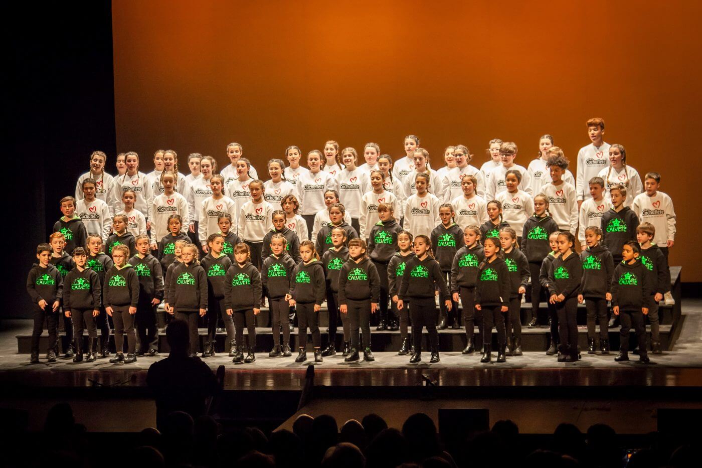 Lee más sobre el artículo Los coros Cuchuflete y Calvete de Arnedo celebran en el teatro Cervantes un ‘Concierto con corazón’