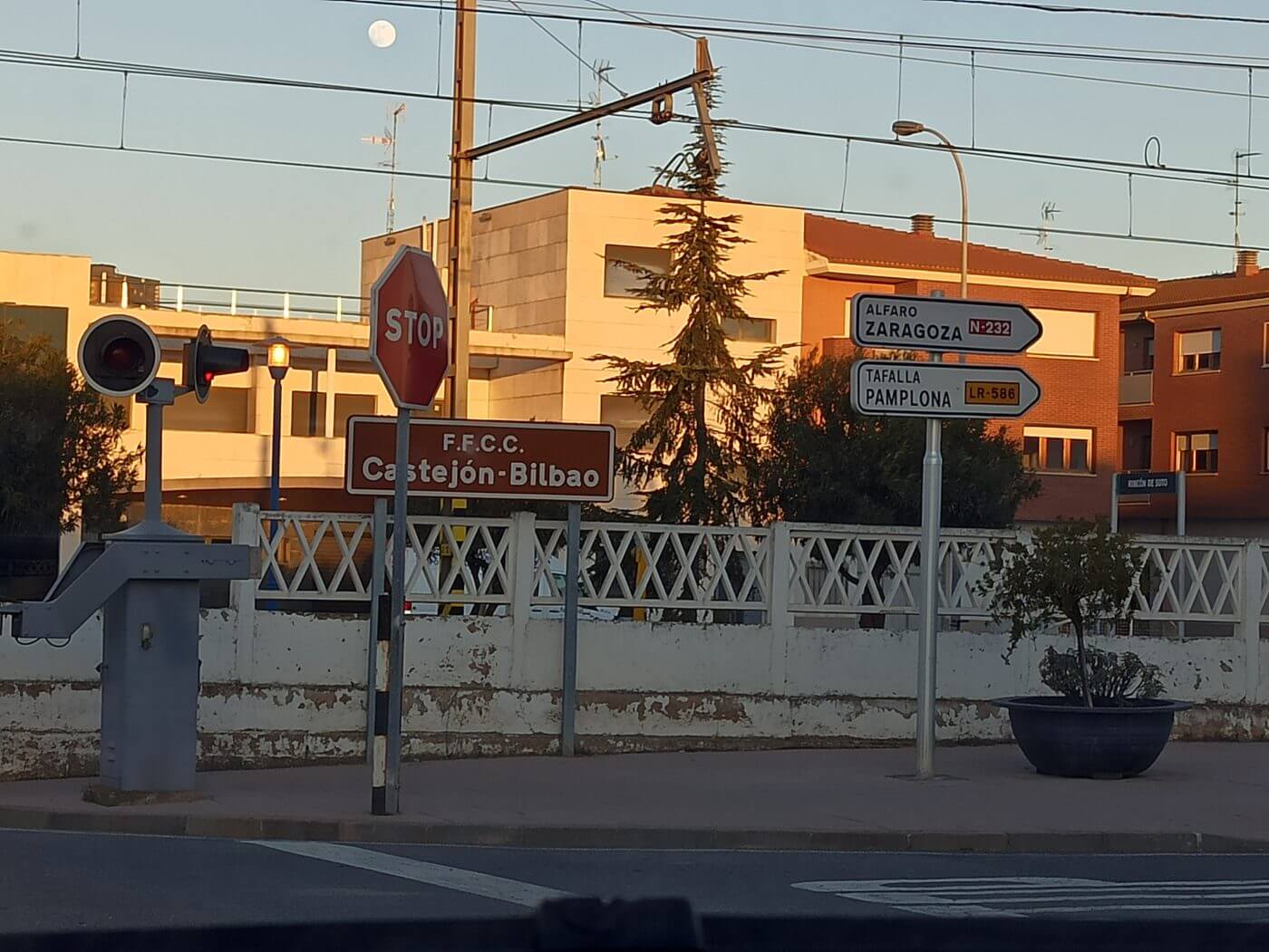 Lee más sobre el artículo Cientos de vecinos de Rincón de Soto presentarán alegaciones en contra de la construcción de la variante ferroviaria por el norte del municipio