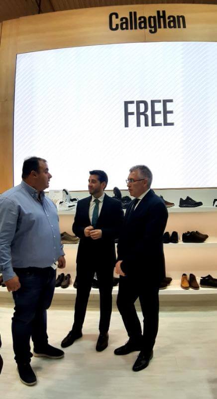 Lee más sobre el artículo El alcalde de Arnedo regresa «optimista» de la Feria de Calzado de Milán por las buenas expectativas del sector