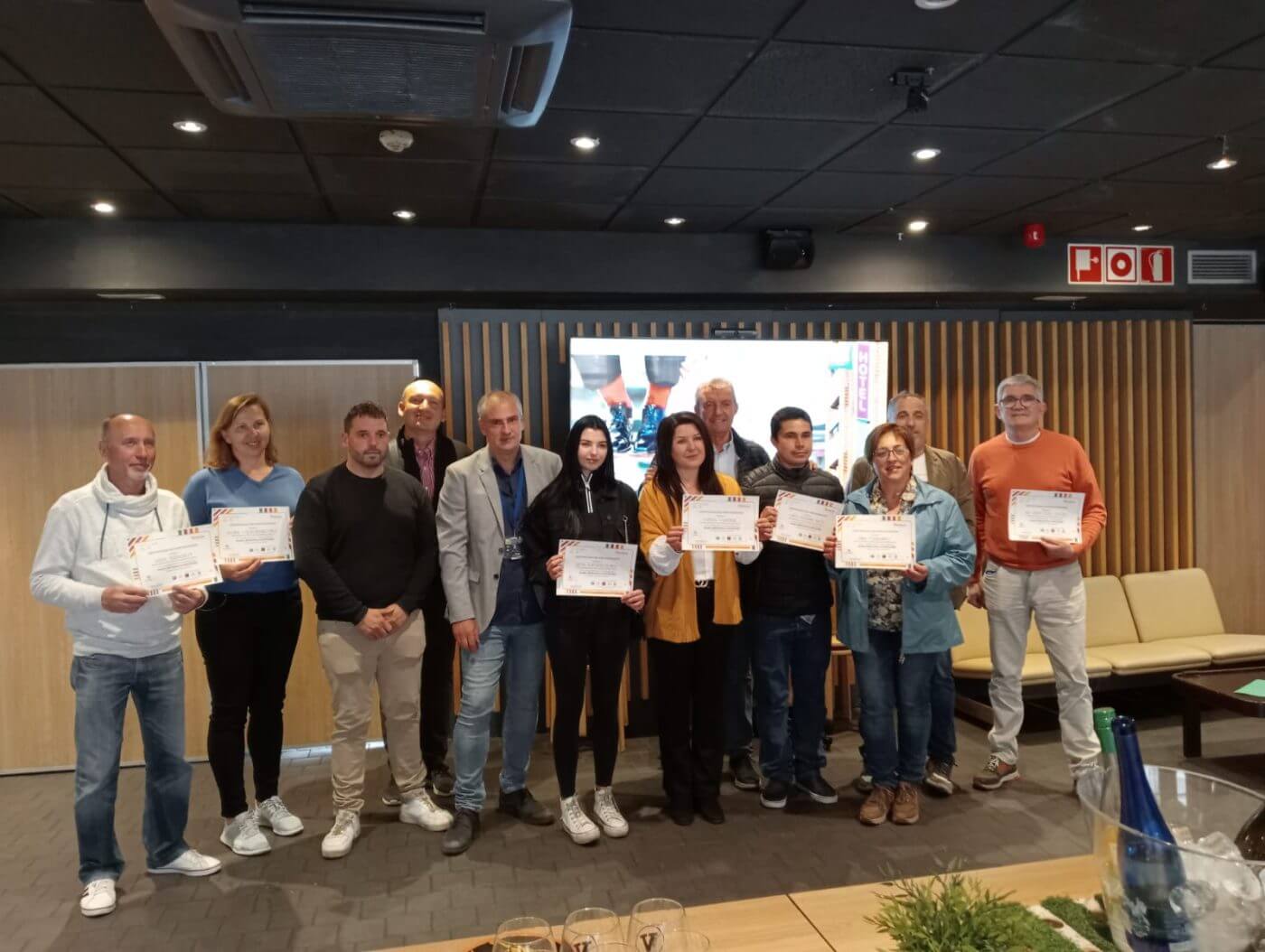 Lee más sobre el artículo Entregados los diplomas del Curso de Hotelería y Hostelería organizado por Cáritas Parroquial de Arnedo, Cáritas-Chavicar y el Hotel Victoria