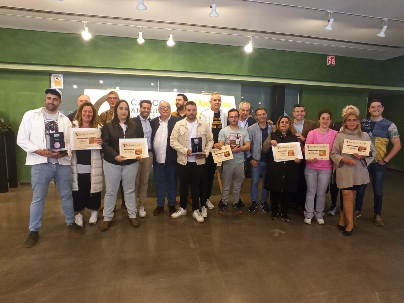 Lee más sobre el artículo El bar-restaurante El Aljibe de Fuentelavero gana con su ‘muffinajo’ el Concurso de Pinchos de Ajo 2023 de Arnedo