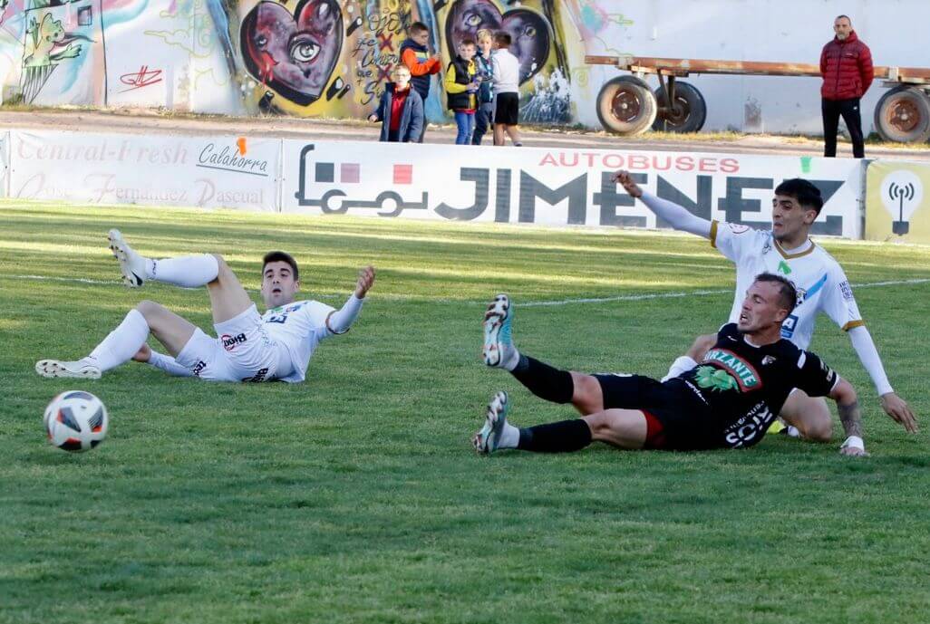 Lee más sobre el artículo A falta de cuatro jornadas, el CD Arnedo oficializa su descenso a Tercera tras perder contra el Tudelano