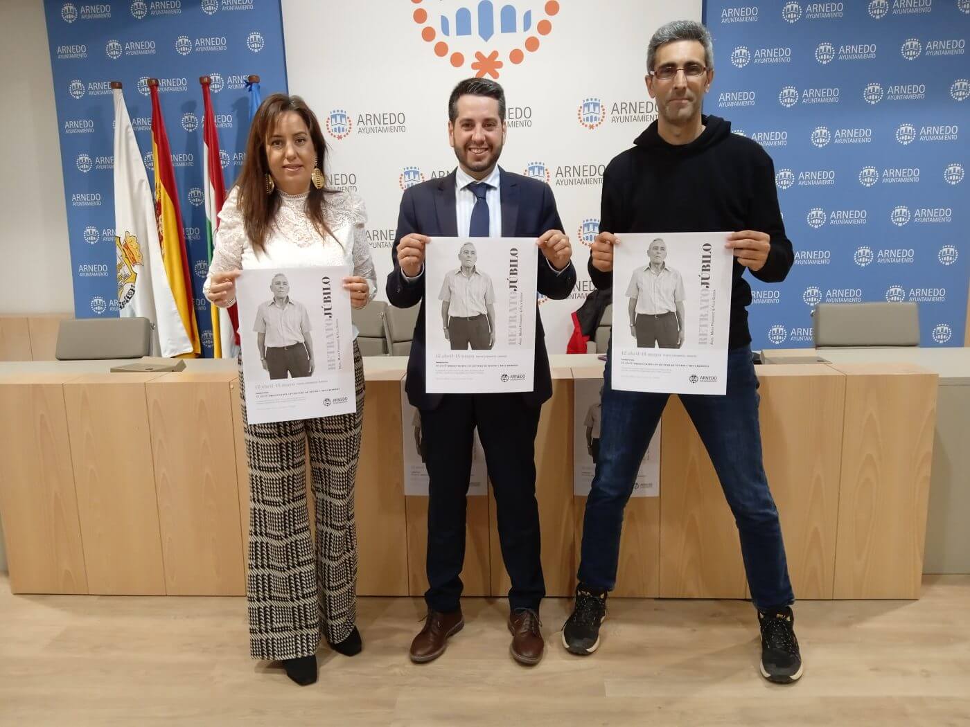 Lee más sobre el artículo El teatro Cervantes de Arnedo acogerá del 12 de abril al 14 de mayo la exposición literario-fotográfica ‘Retrato Júbilo’ , un homenaje a la generación que construyó la democracia