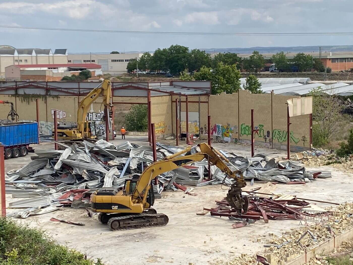 Lee más sobre el artículo Comienzan en Calahorra las obras de derribo de la fábrica Envases Moreno para construir el Centro de FP Integrado