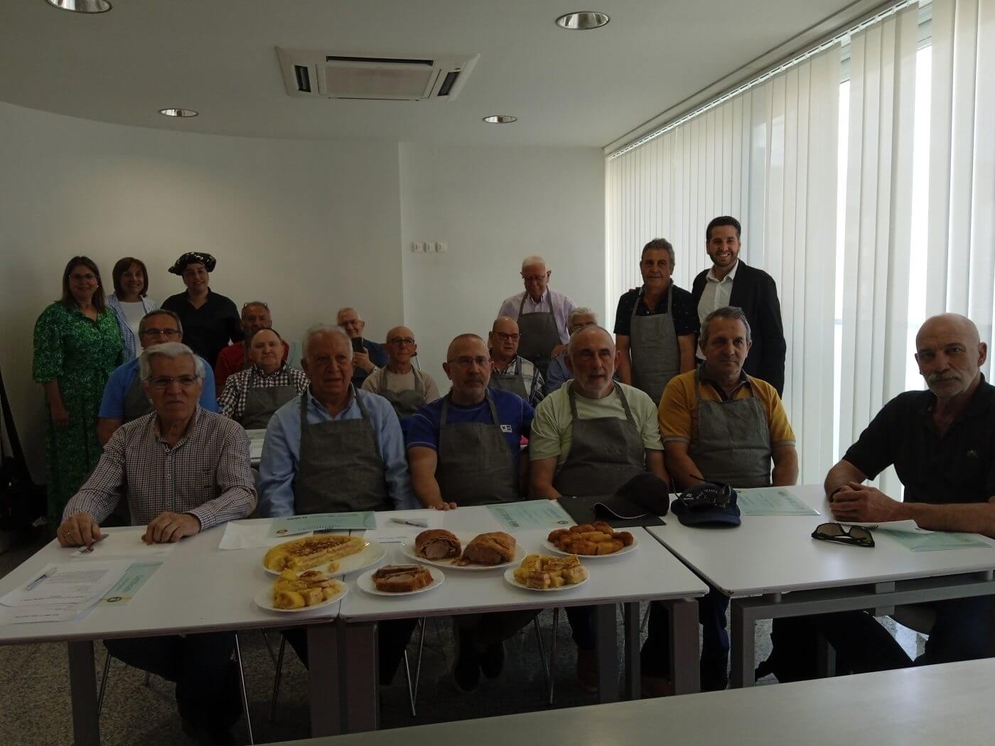Lee más sobre el artículo El ayuntamiento de Arnedo entrega los diplomas del cuarto curso de cocina para hombres mayores de 60 años