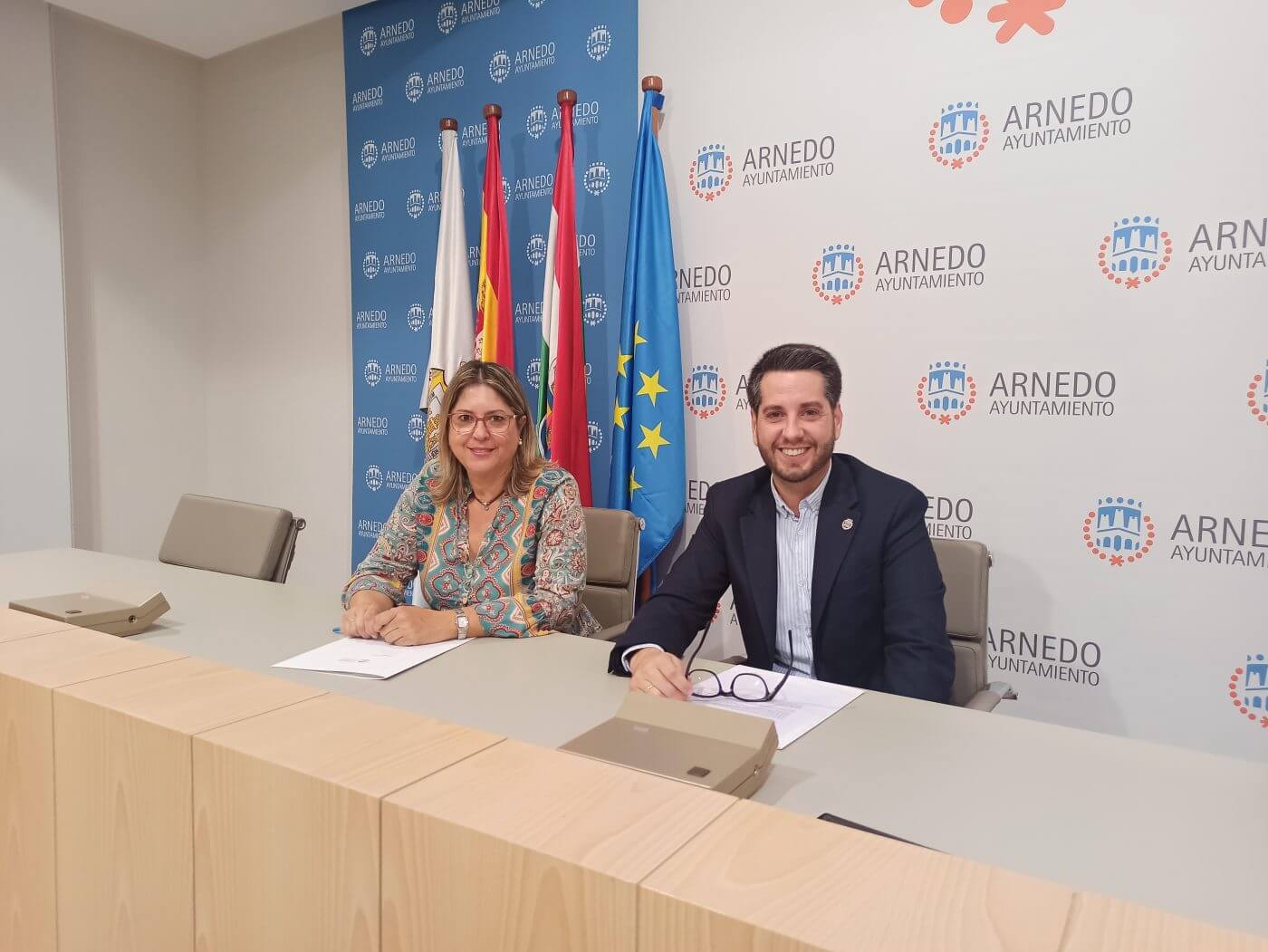 Lee más sobre el artículo El Gobierno de La Rioja firma el convenio para financiar con 500.000 euros la construcción de un pabellón polideportivo en Arnedo