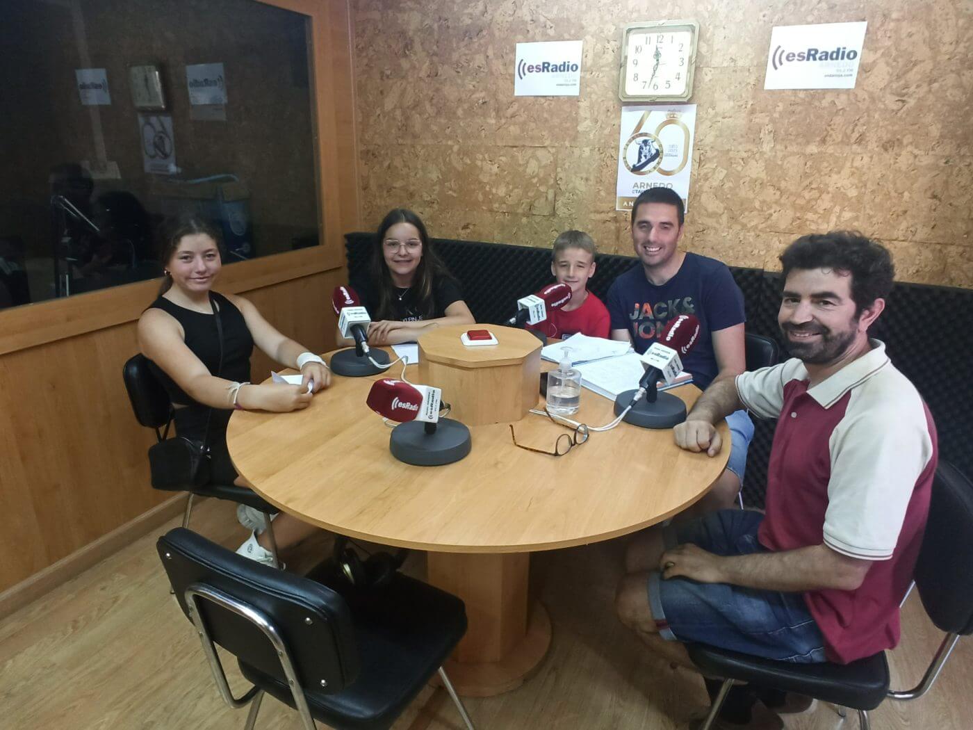 Lee más sobre el artículo Alumnos del colegio ‘Sáenz de Tejada’ de Quel desarrollan un proyecto para la recuperación de la gallina camerana