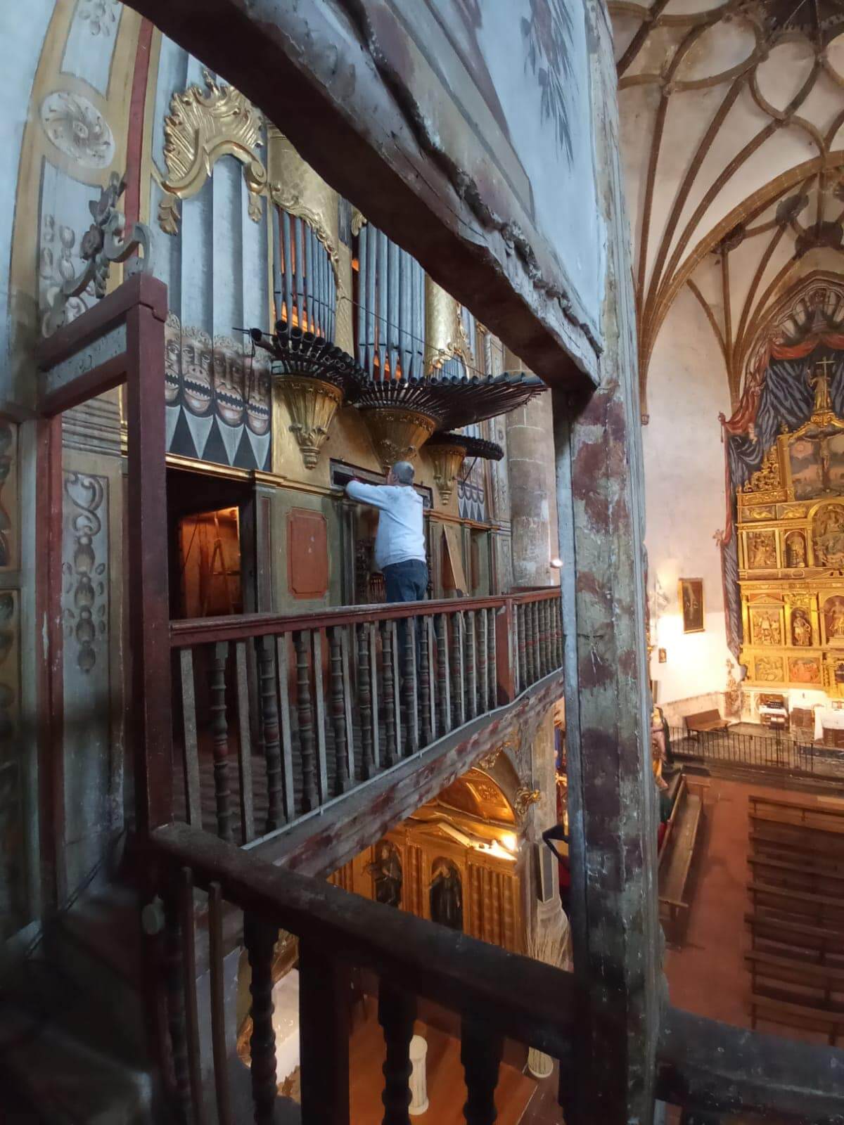 Lee más sobre el artículo Iniciados los trabajos de restauración del órgano de la iglesia de Santa Eulalia de Arnedo