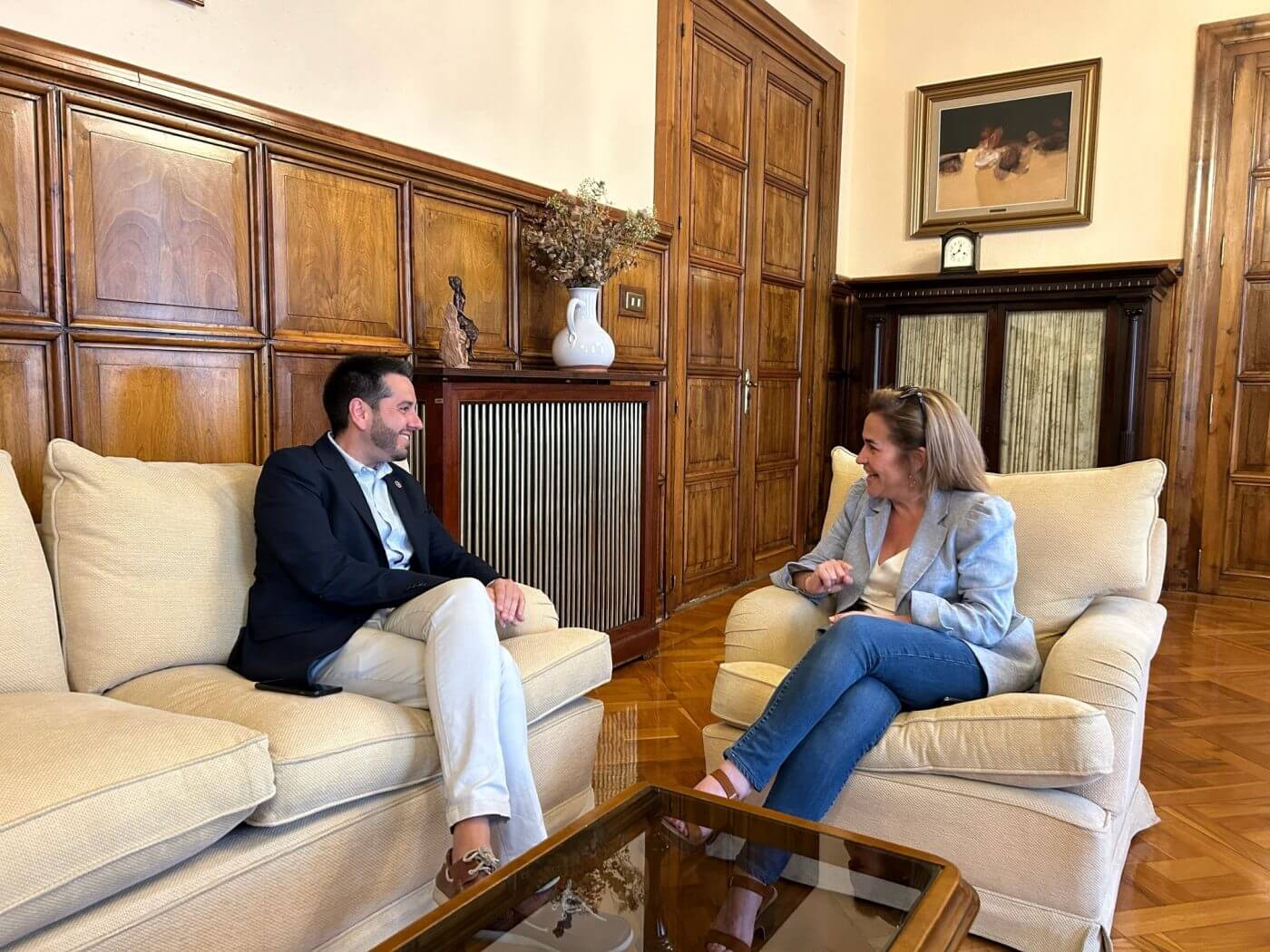 Lee más sobre el artículo El alcalde de Arnedo, Javier García, se reúne con la Delegada del Gobierno en La Rioja, Beatriz Arráiz