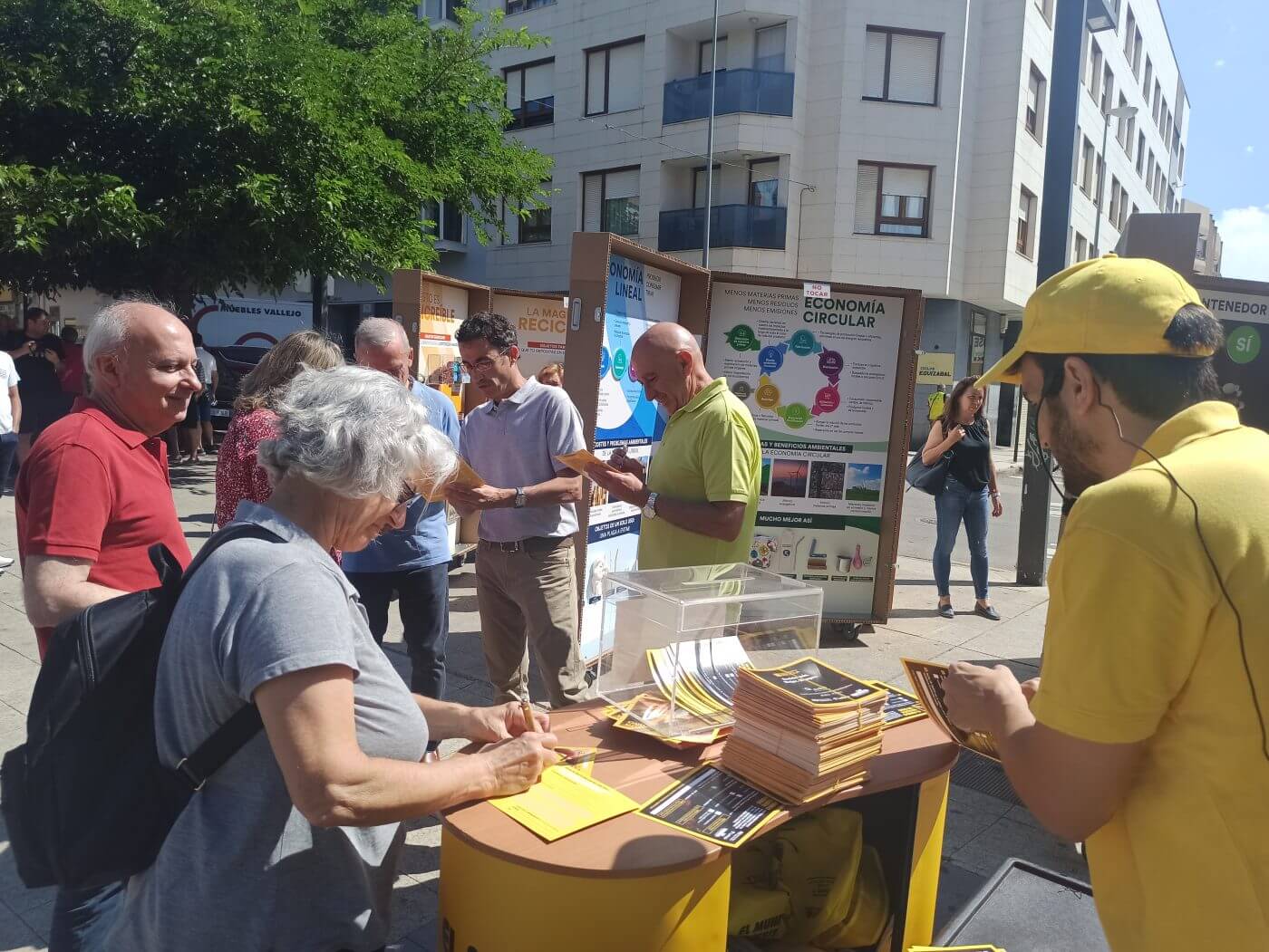 Lee más sobre el artículo Arranca en Arnedo la campaña «El mundo necesita un giro» que concienciará sobre el reciclaje en 34 municipios riojanos hasta el 19 de agosto