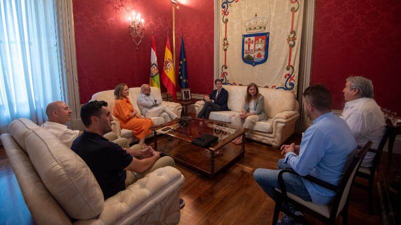 Lee más sobre el artículo El presidente de La Rioja, Gonzalo Capellán, se compromete con el sector del champiñón y la seta a impulsar de manera inmediata su Plan Estratégico Sectorial