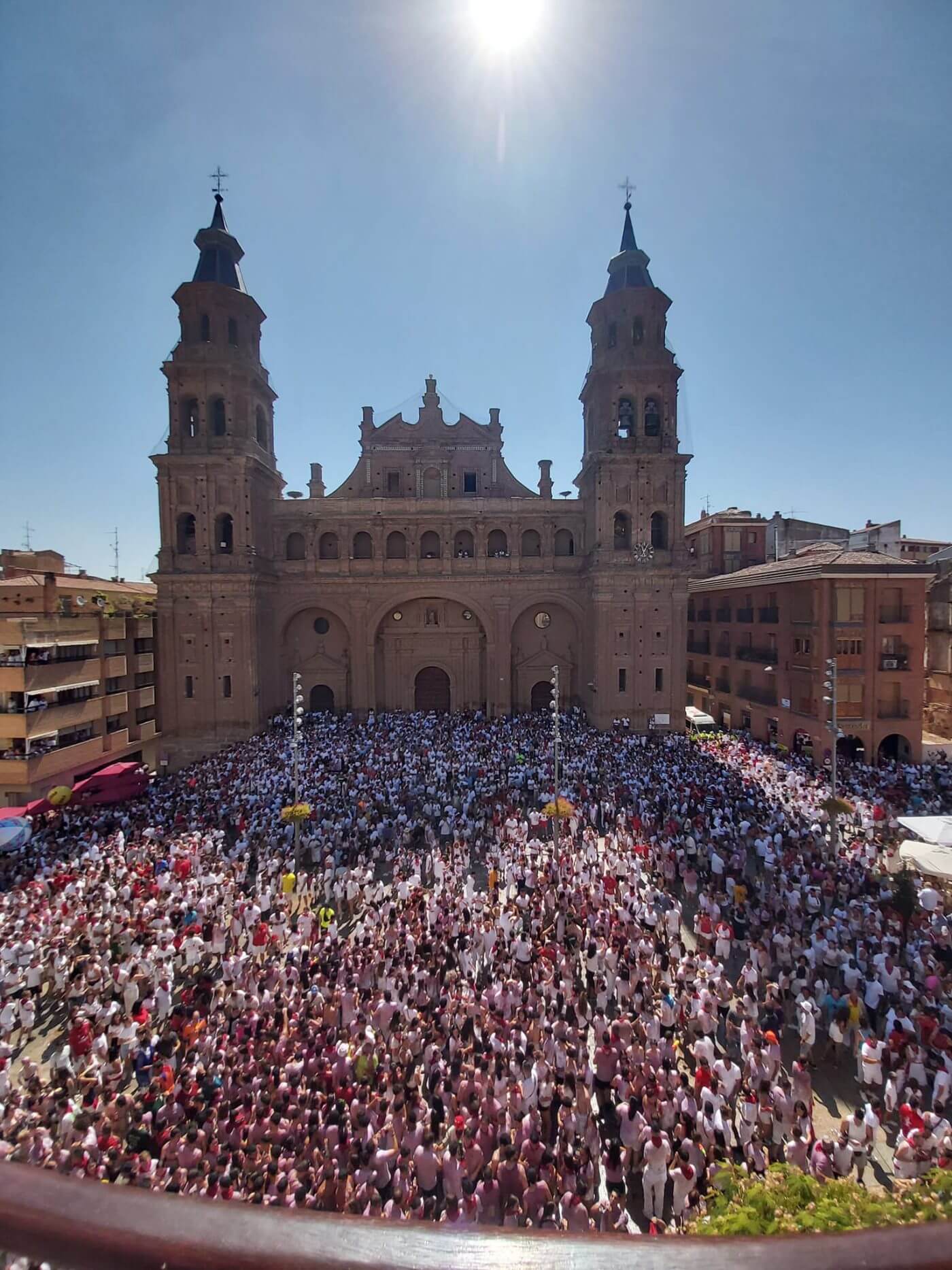 Lee más sobre el artículo Alfaro inicia con júbilo y emoción sus fiestas patronales de San Roque y San Ezequiel