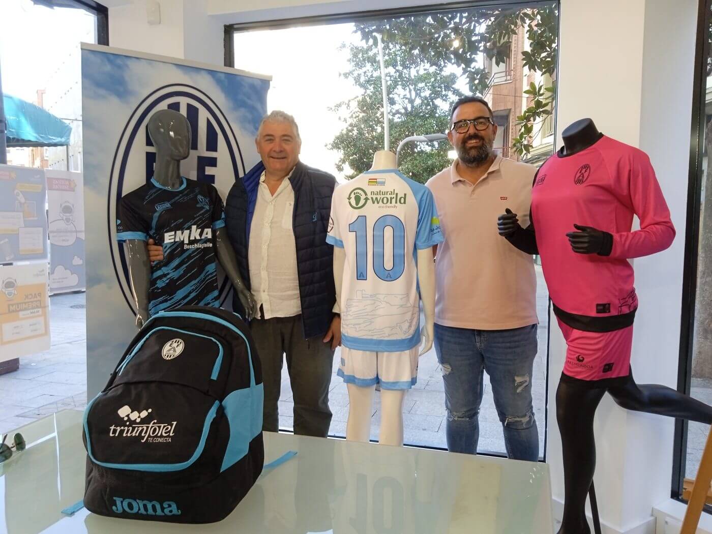 Lee más sobre el artículo La Escuela de Fútbol de Arnedo presenta las nuevas equipaciones para esta temporada