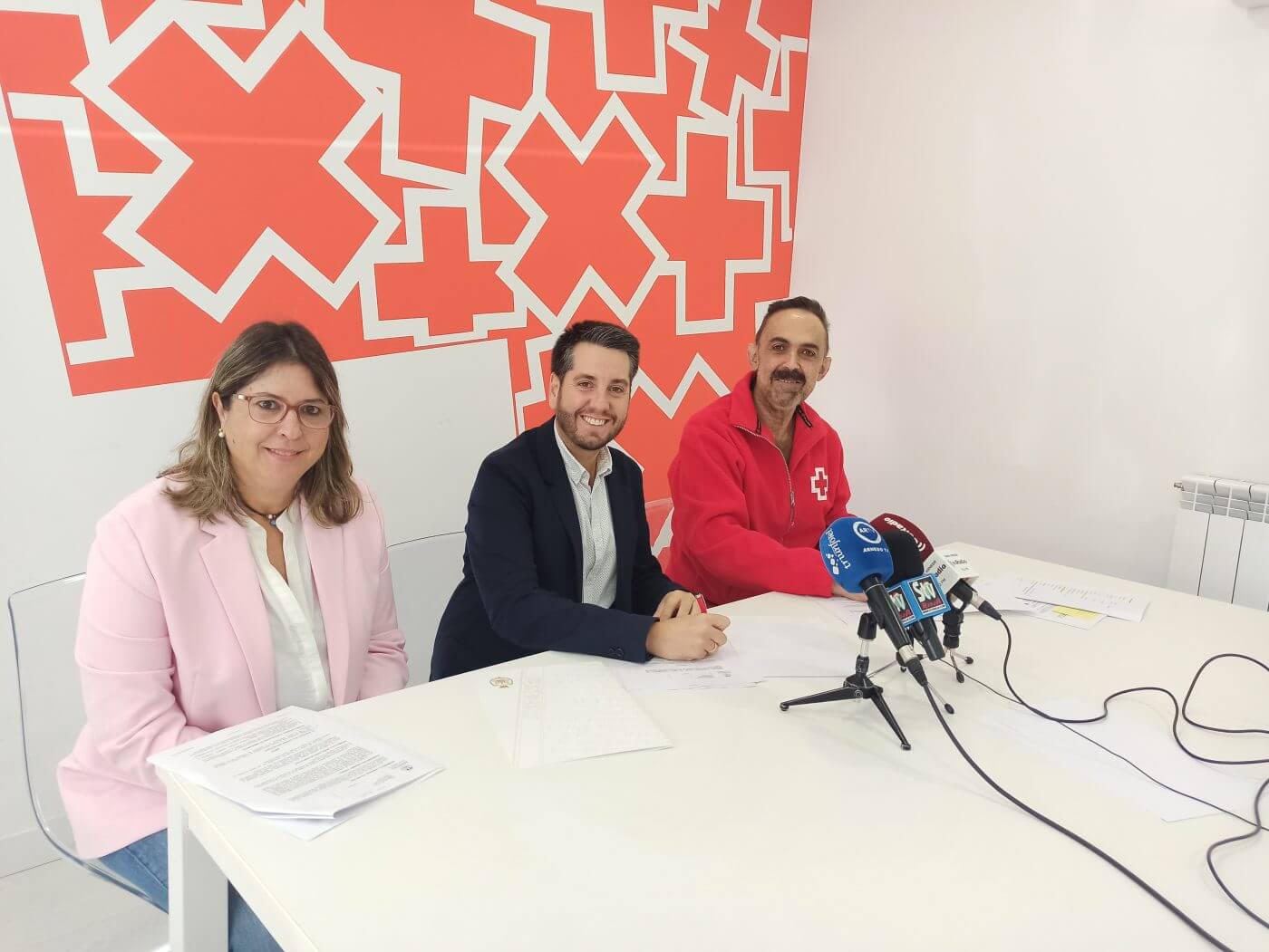 Lee más sobre el artículo El Ayuntamiento de Arnedo renueva el convenio con la Asamblea Comarcal de Cruz Roja a la que aporta 11.000 euros