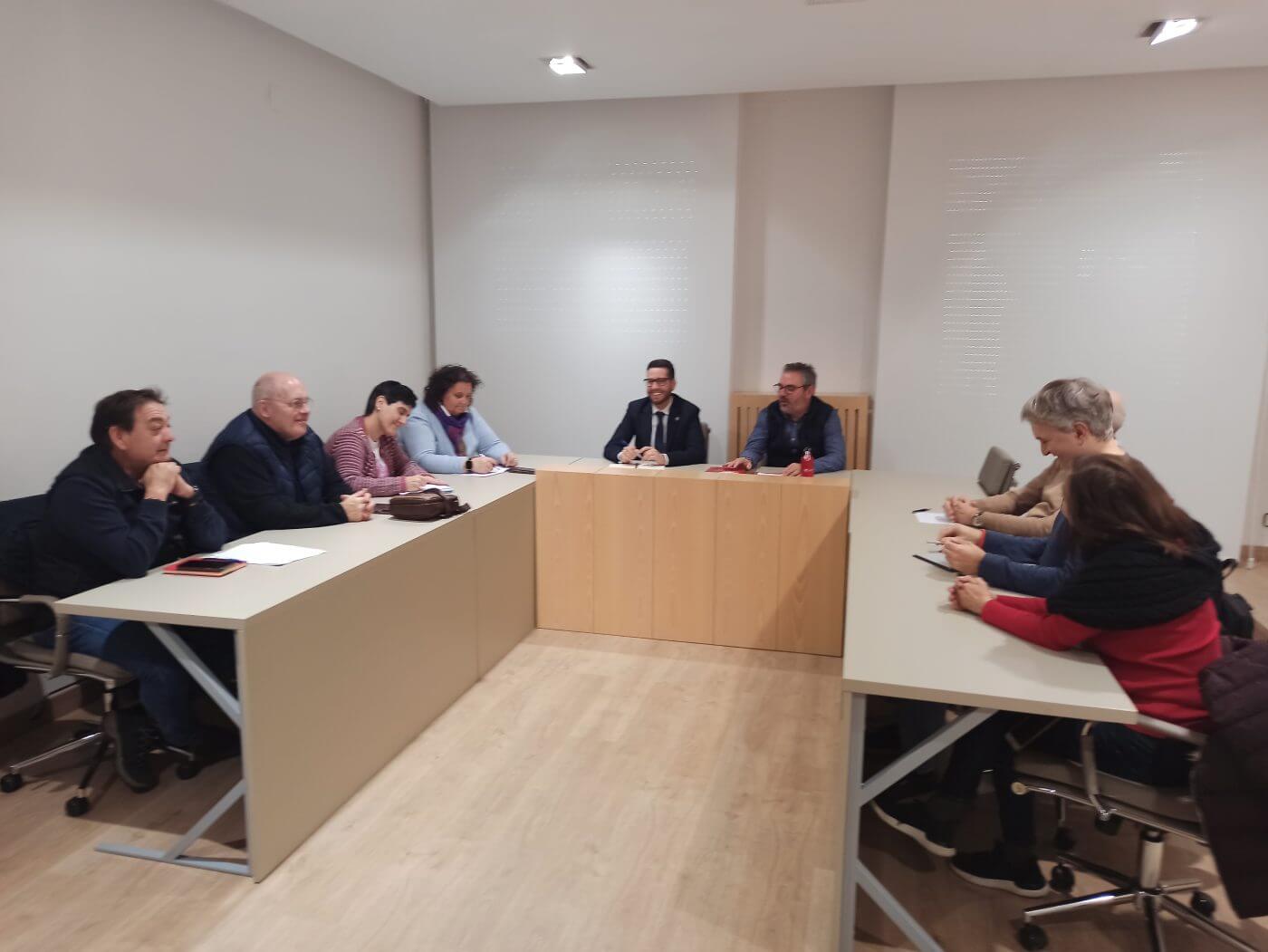 Lee más sobre el artículo UGT pide al Gobierno regional que la mesa de trabajo sobre Calzados FAL y las empresas subcontratadas se reúna antes de que acabe el año