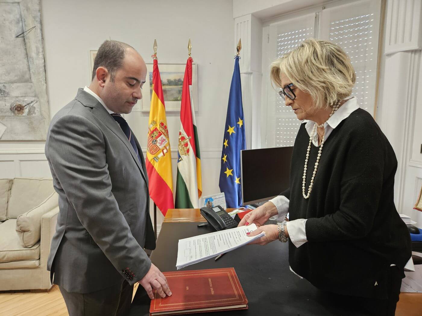 Lee más sobre el artículo Rubén González Somalo toma posesión como inspector jefe de la Policía Local de Calahorra