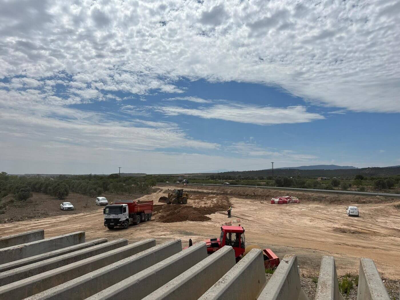 Lee más sobre el artículo El Ayuntamiento de Calahorra recibe la primera fase del polígono industrial ‘El Recuenco’