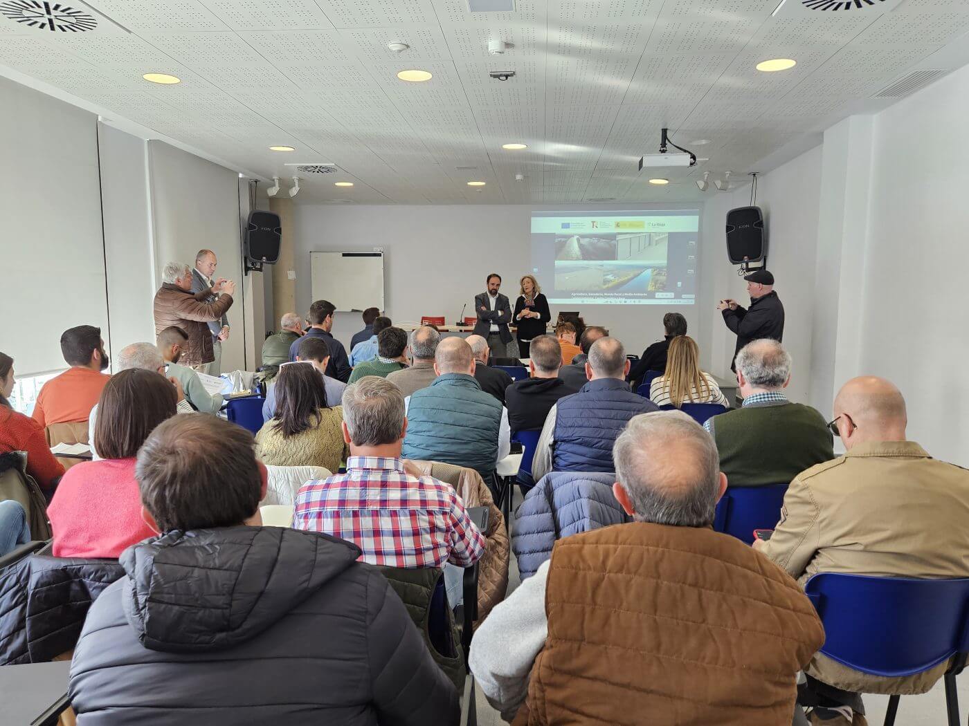 Lee más sobre el artículo El Gobierno de La Rioja informa en Calahorra de las subvenciones para actuaciones de adaptación al riesgo de inundación en el tramo medio del Ebro