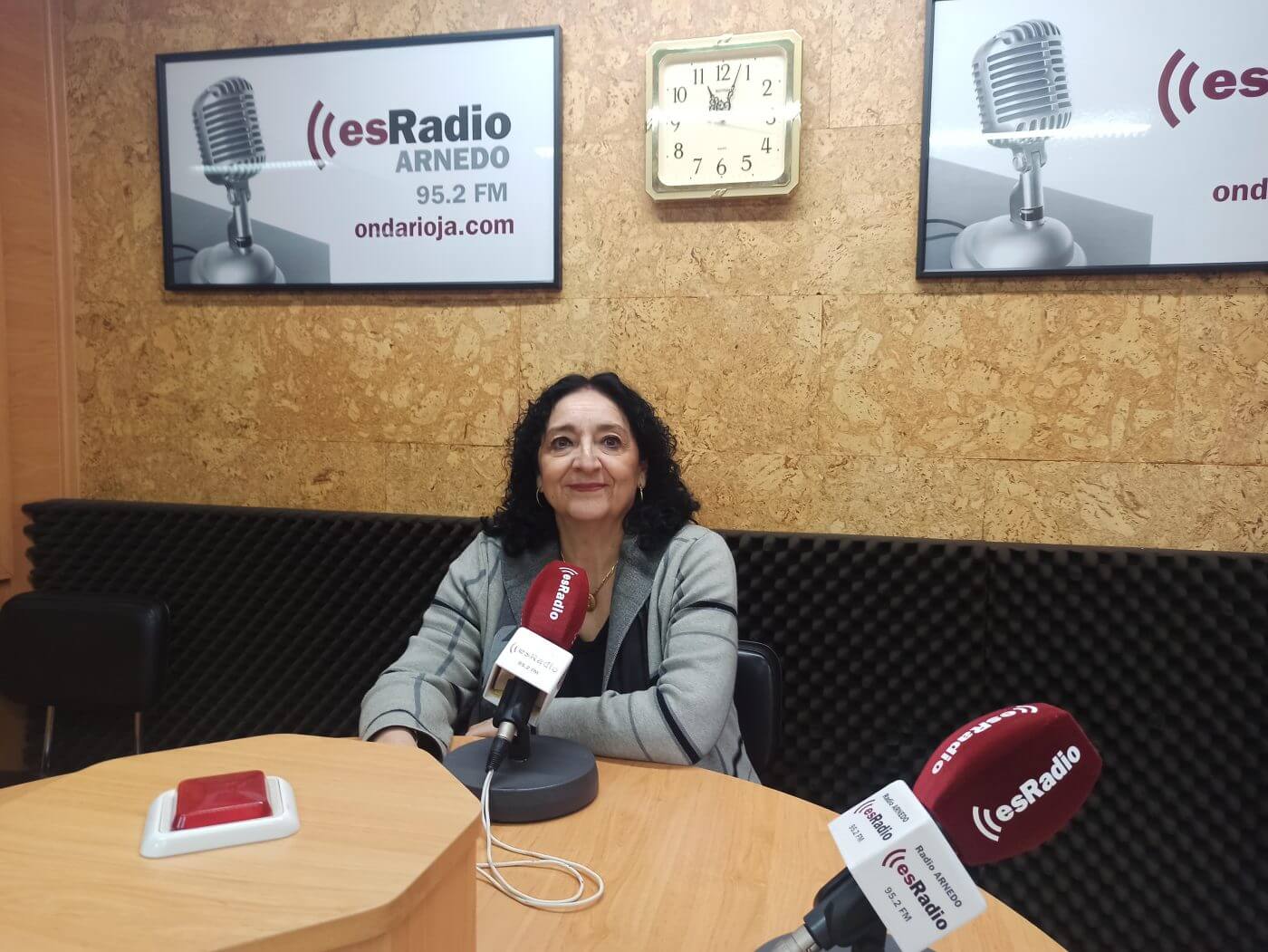 Lee más sobre el artículo La directora del centro de salud de Arnedo, Esther Lorente, se jubila tras 43 años dedicada a la profesión enfermera