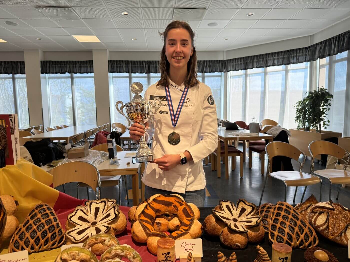 Lee más sobre el artículo La arnedana Isabel García, subcampeona del mundo de jóvenes panaderos, recalca que «el esfuerzo tiene su recompensa, tarde o temprano»