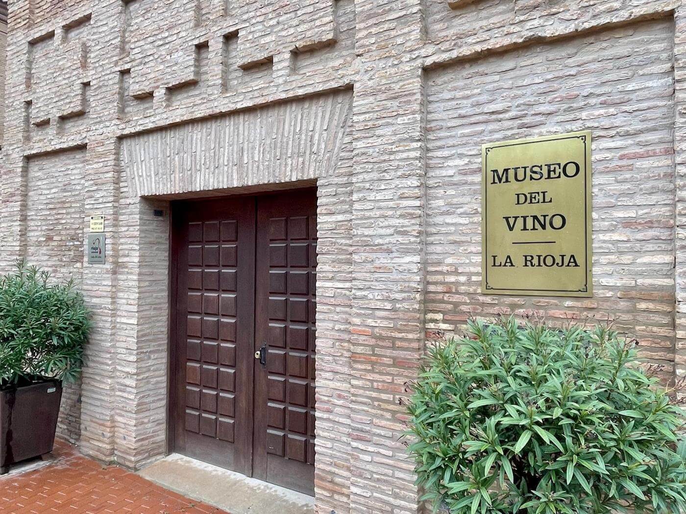 Lee más sobre el artículo El Gobierno de La Rioja firma el convenio para la ampliación y modernización del Museo del Vino de Aldeanueva de Ebro