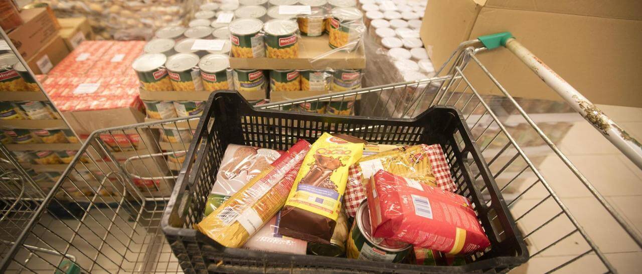 Lee más sobre el artículo Cáritas parroquial de Arnedo advierte de que el programa de tarjetas monedero deja fuera al 75% de las familias que recibían alimentos de los excedentes europeos