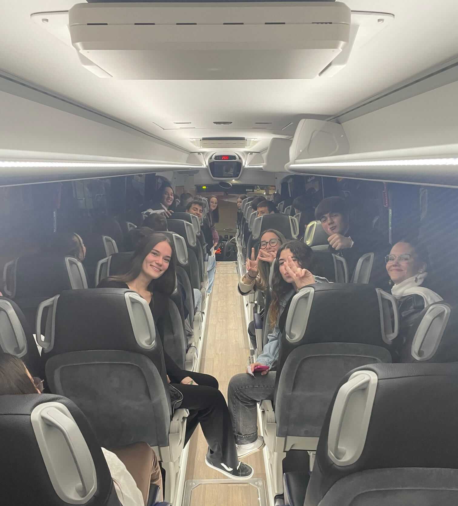 Lee más sobre el artículo Un total de 378 jóvenes han viajado en el bus «Voy y vengo» del Ayuntamiento de Calahorra este verano y el ‘Bus Playa’ ha completado todas sus plazas