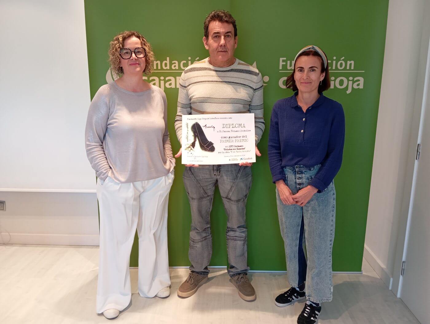 Lee más sobre el artículo El cuento «¿Y si fuera terapia?» de Juanma Velasco Centelles gana el XVI Certamen ‘Relatos con zapatos’