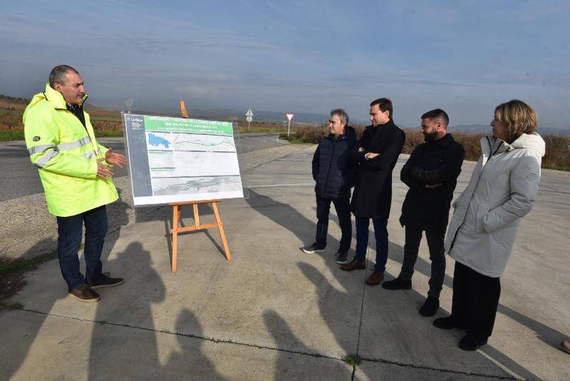 Lee más sobre el artículo El Gobierno de La Rioja invierte 5,2 millones de euros en la adecuación de la carretera LR-259, que mejorará la seguridad vial entre Ausejo y Alcanadre