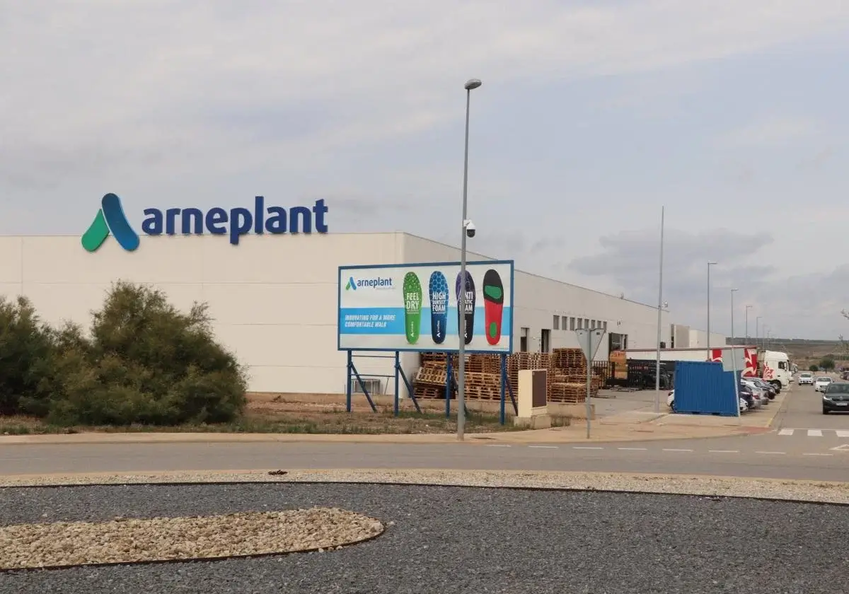 Lee más sobre el artículo El Ayuntamiento de Arnedo y Jiménez Movilidad consiguen licencia para una nueva línea de autobus entre la ciudad y el parque empresarial de La Maja