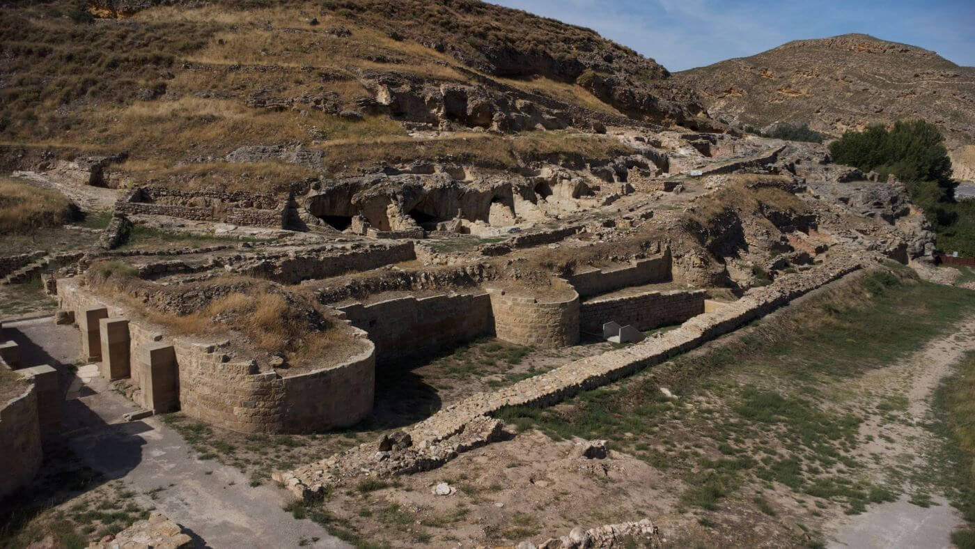 Lee más sobre el artículo El director de las excavaciones arqueológicas de Contrebia Leucade reclama más promoción del yacimiento y un estudio interdisciplinar sobre su situación