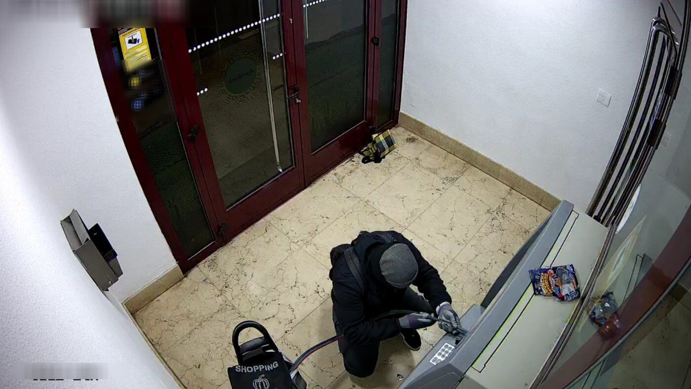 Lee más sobre el artículo Dos detenidos en Autol por robar en cajeros automáticos mediante el uso de explosivos