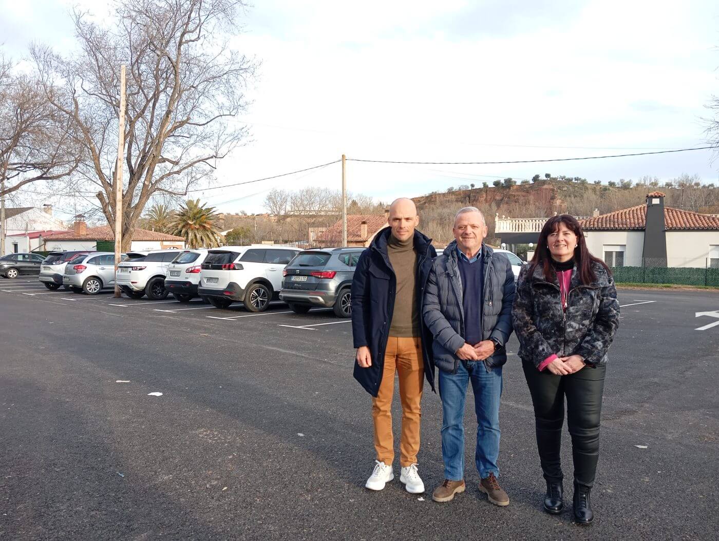 Lee más sobre el artículo El Ayuntamiento de Arnedo asfalta la avenida Deportiva y habilita 20 plazas de aparcamiento junto al colegio Antonio Delgado