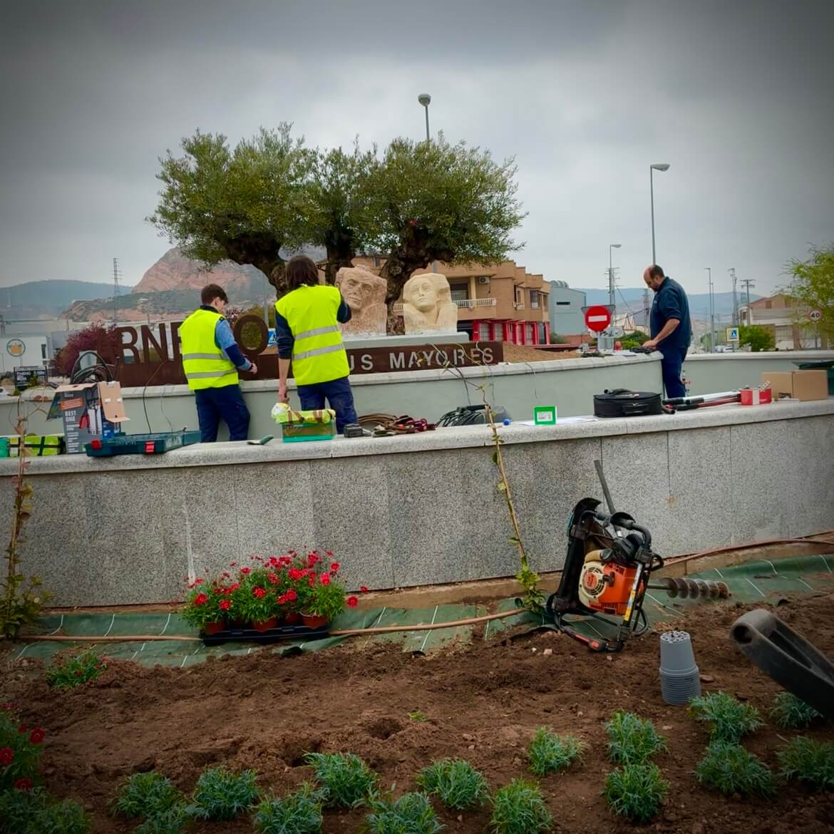 Lee más sobre el artículo El lunes 14 de abril se inaugurará la fuente de la rotonda del centro de salud de Arnedo, que homenajea a los mayores