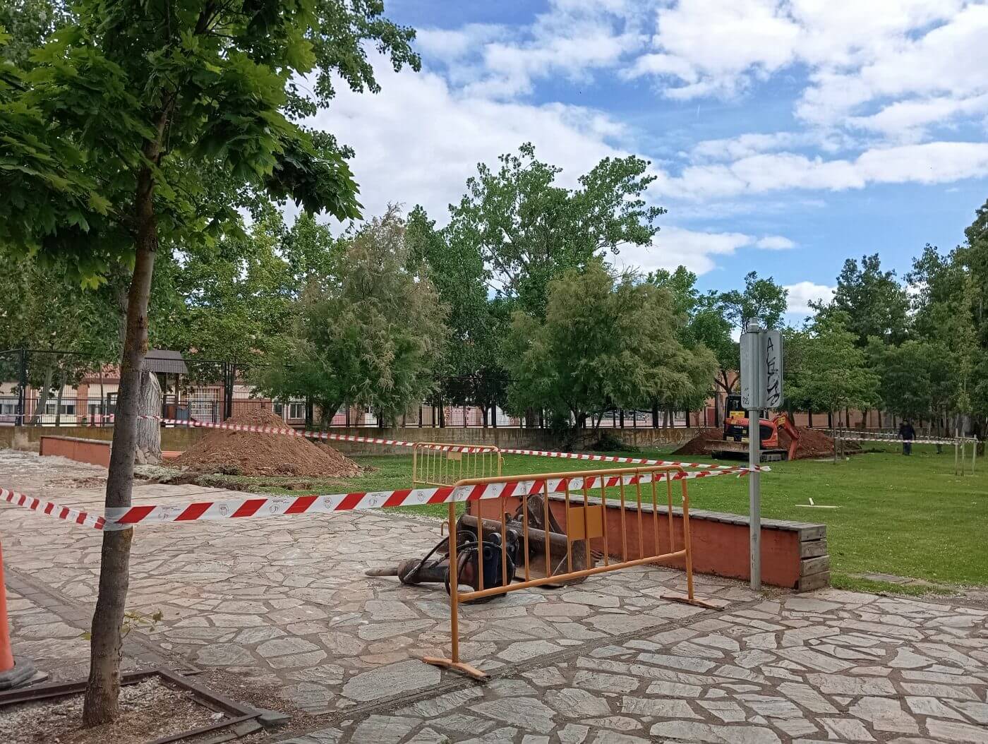 Lee más sobre el artículo Comienzan en Arnedo los trabajos para encauzar al colector de fecales un vertido al río Cidacos