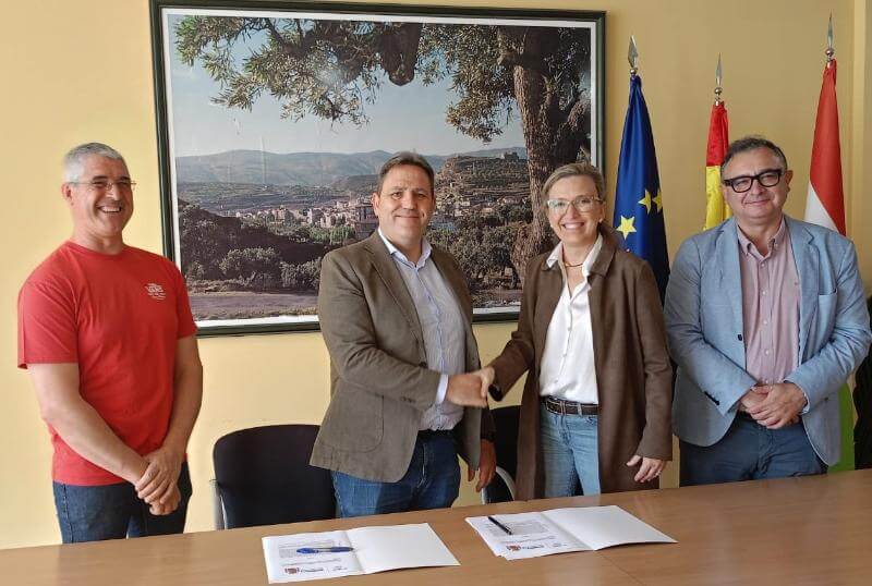 Lee más sobre el artículo El Gobierno de La Rioja y el Ayuntamiento de Igea firman un convenio para construir un nuevo centro de transformación en la zona industrial de la localidad