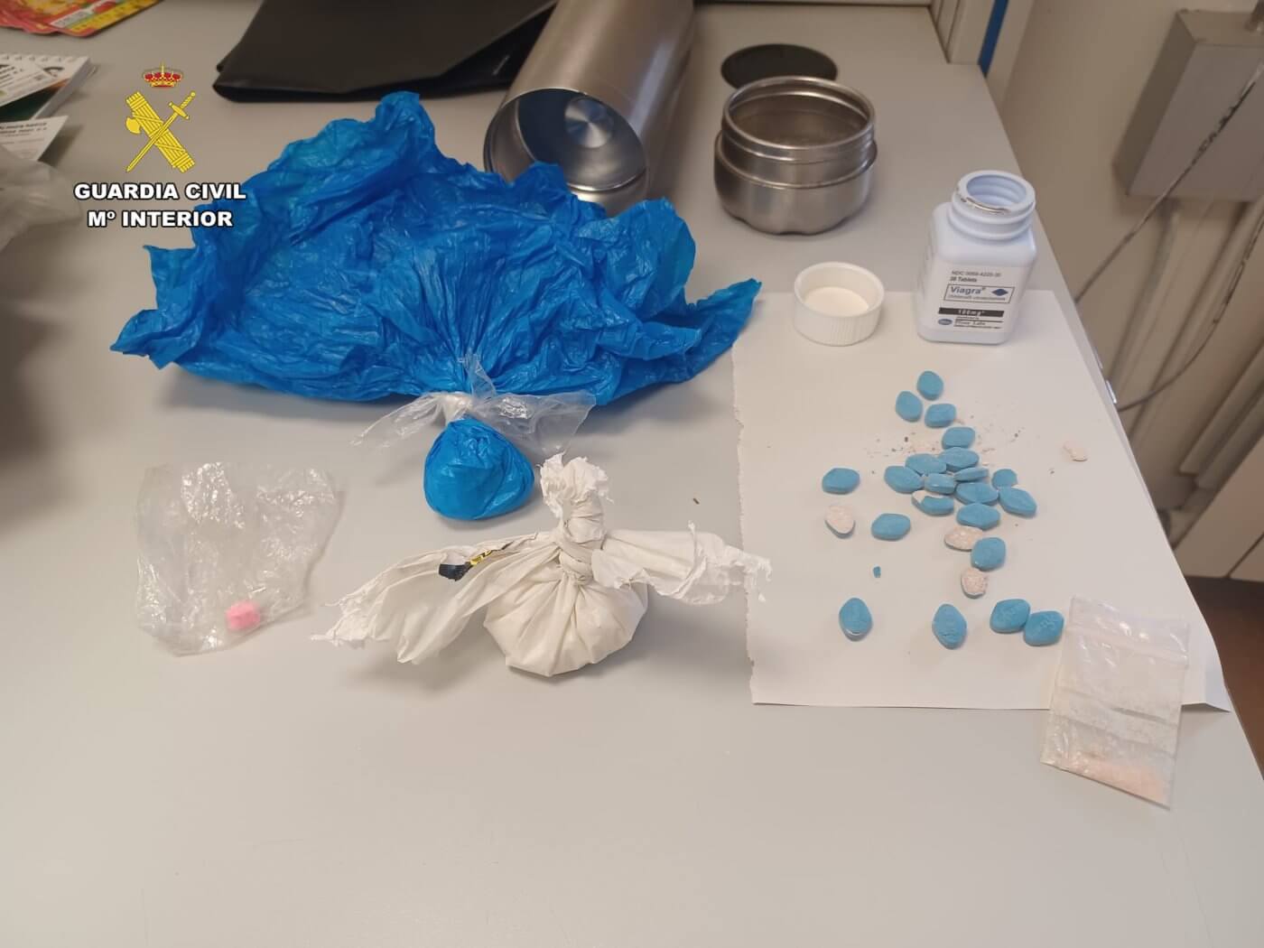 Lee más sobre el artículo La Guardia Civil detiene a un varón de 42 años en La Rioja tras ser sorprendido portando drogas en su vehículo