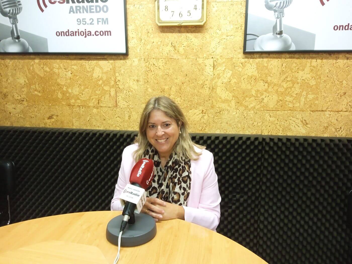 Lee más sobre el artículo La secretaria general de la Agrupación Socialista de Arnedo, Rosa Herce, muestra su tristeza y enfado ante los casos de corrupción y defiende la honradez de la mayoría de los políticos