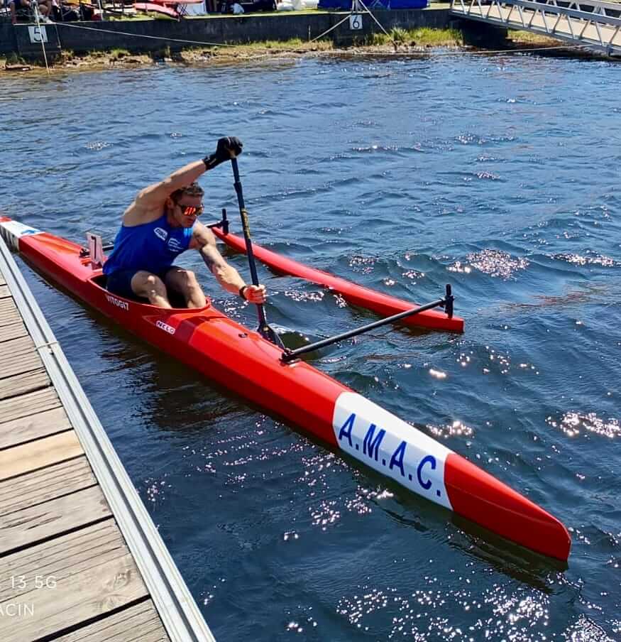Lee más sobre el artículo El deportista arnedano Víctor Tomás gana la medalla de oro en el Campeonato de España de Travesías en PV3 para piragüismo adaptado