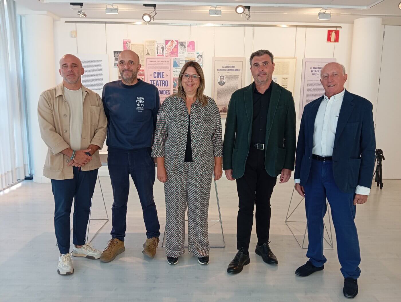 Lee más sobre el artículo El Centro Fundación Caja Rioja Arnedo expone la colección de Demetrio Garrido Muro con programas de mano y material publicitario que recorren la historia del antiguo Teatro Cervantes