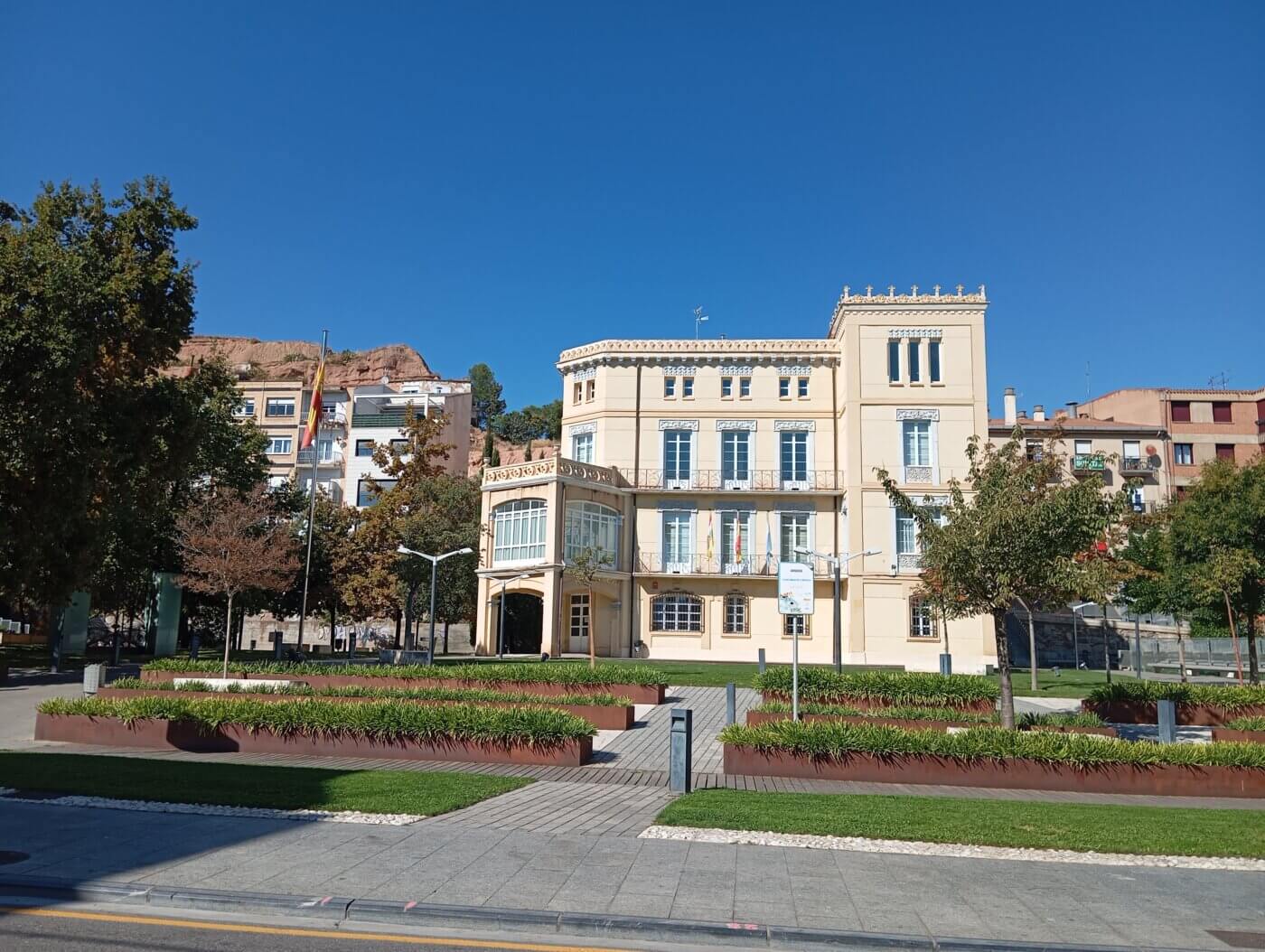 Lee más sobre el artículo La alcaldesa de Arnedo reitera que el local del bar del Palacio de la Baronesa se abrirá este otoño