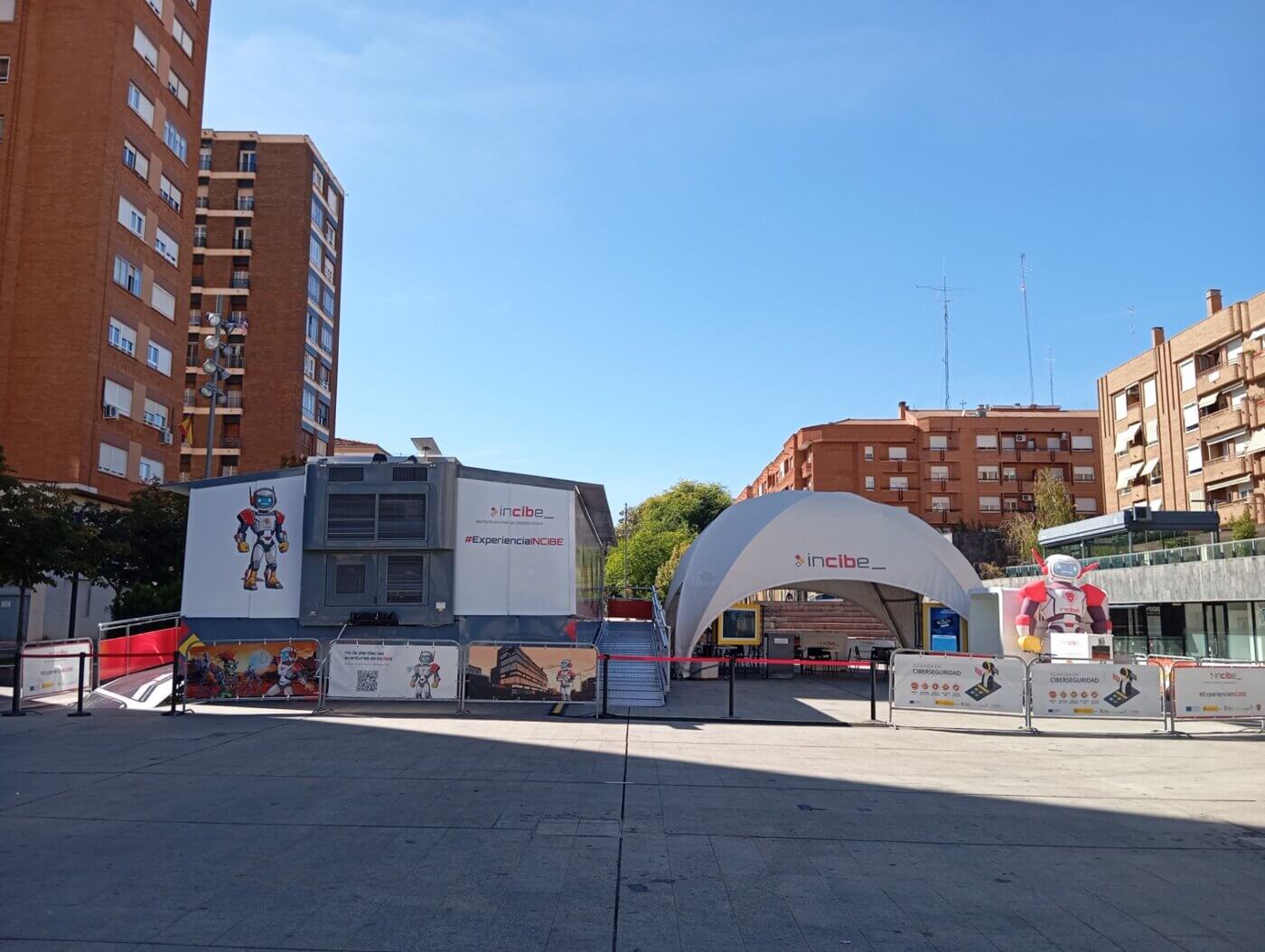 Lee más sobre el artículo La Experiencia Roadshow de Ciberseguridad se instala en la plaza de España de Arnedo